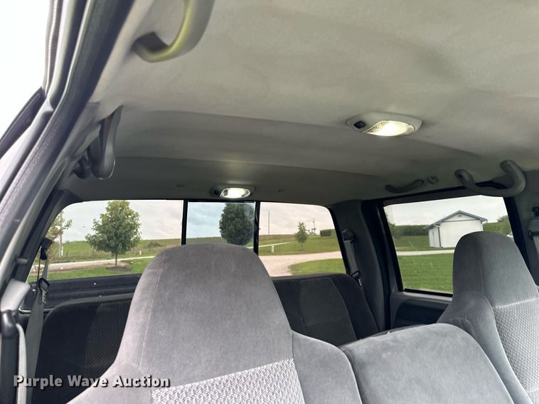 image for item DS2157 2002  Ford F350 Super Duty  Crew Cab pickup truck