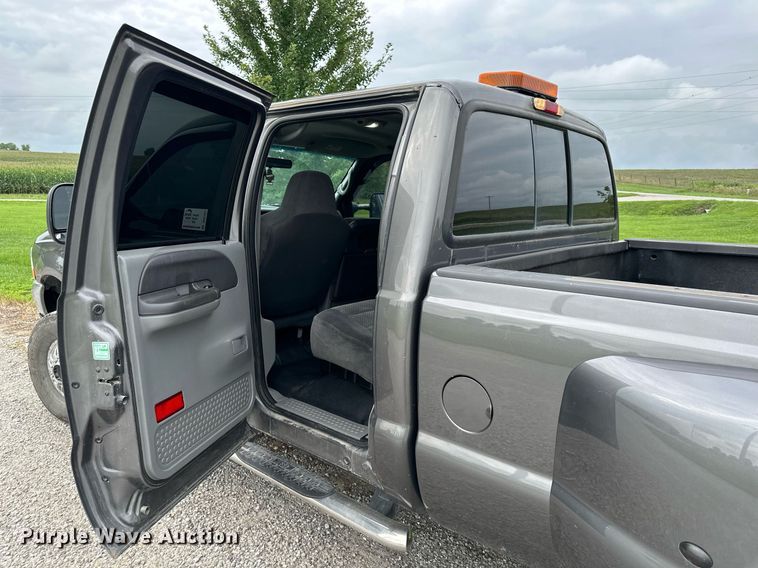 image for item DS2157 2002  Ford F350 Super Duty  Crew Cab pickup truck