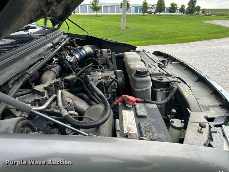 image for item DS2157 2002  Ford F350 Super Duty  Crew Cab pickup truck