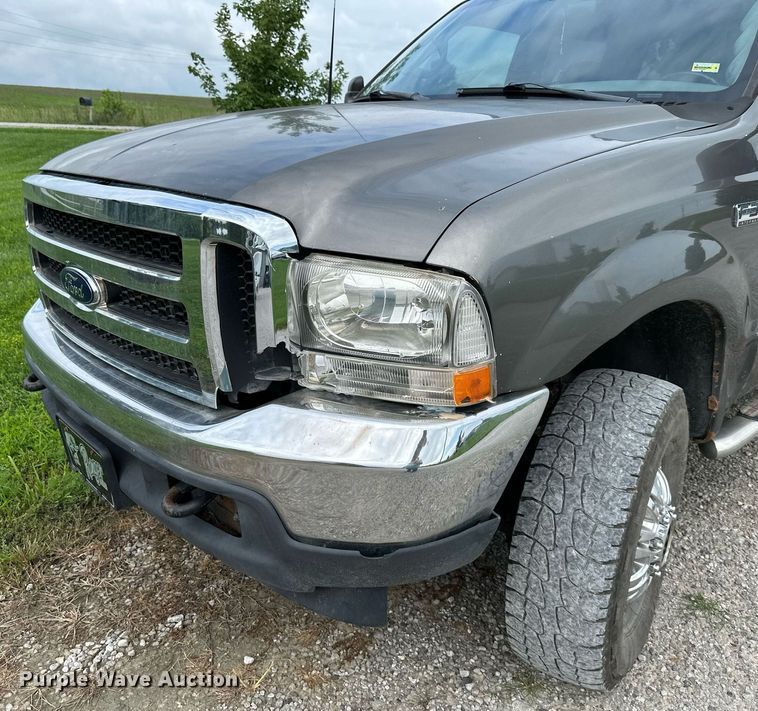 image for item DS2157 2002  Ford F350 Super Duty  Crew Cab pickup truck