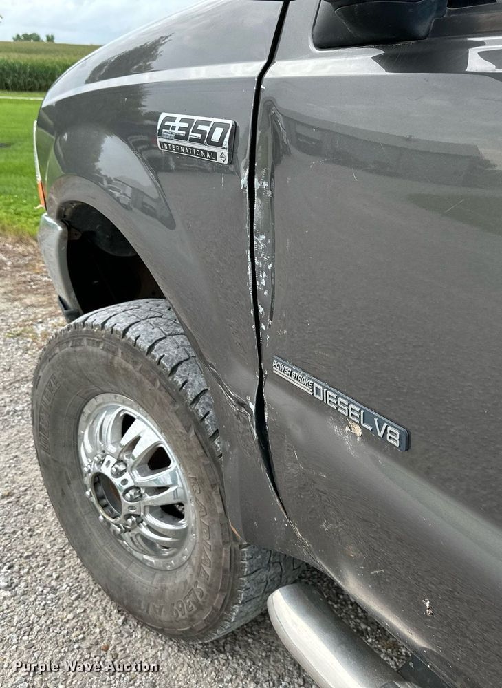 image for item DS2157 2002  Ford F350 Super Duty  Crew Cab pickup truck
