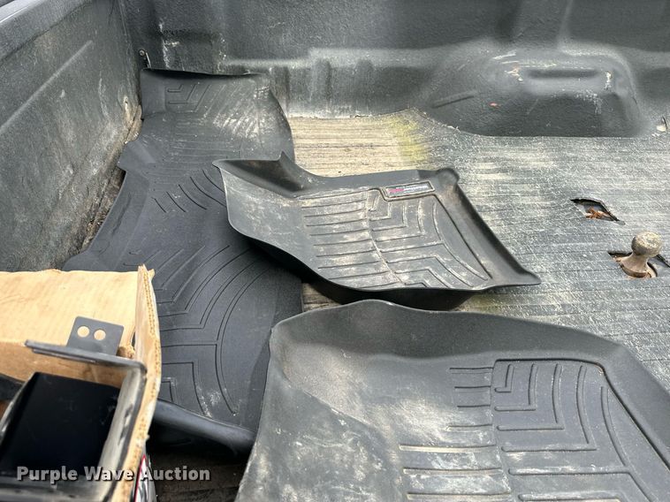 image for item DS2157 2002  Ford F350 Super Duty  Crew Cab pickup truck