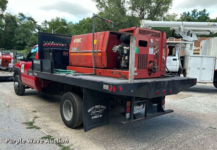 image for item DS2227 2002 Chevrolet Silverado 3500  flatbed pickup truck