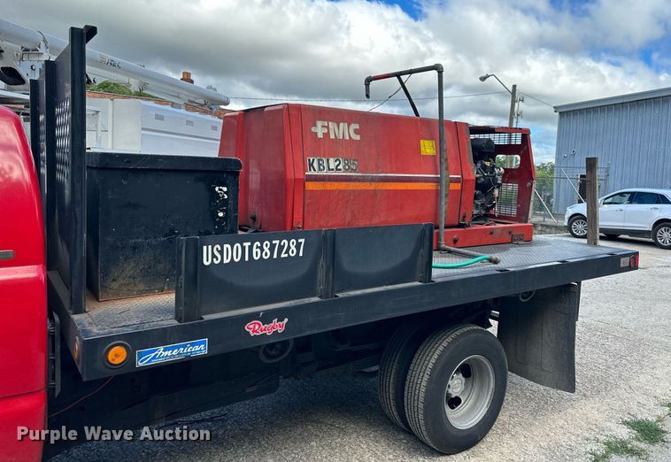 image for item DS2227 2002 Chevrolet Silverado 3500  flatbed pickup truck