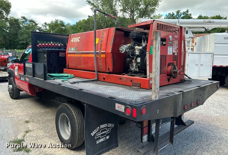 image for item DS2227 2002 Chevrolet Silverado 3500  flatbed pickup truck