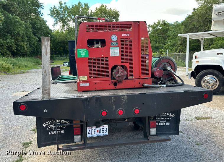 image for item DS2227 2002 Chevrolet Silverado 3500  flatbed pickup truck