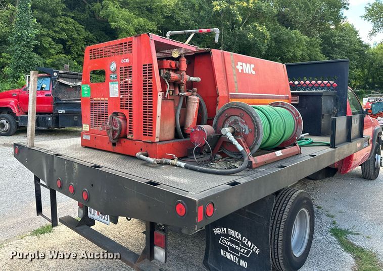 image for item DS2227 2002 Chevrolet Silverado 3500  flatbed pickup truck