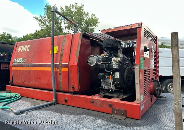 image for item DS2227 2002 Chevrolet Silverado 3500  flatbed pickup truck