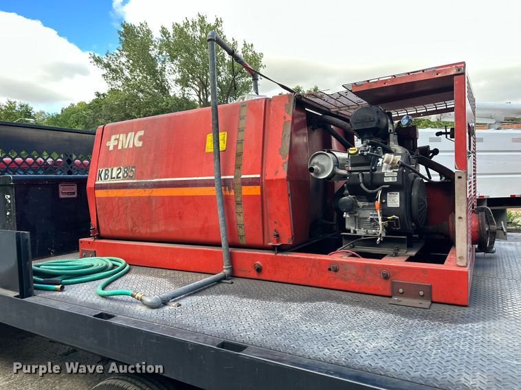 image for item DS2227 2002 Chevrolet Silverado 3500  flatbed pickup truck