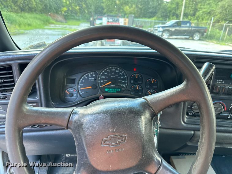 image for item DS2227 2002 Chevrolet Silverado 3500  flatbed pickup truck