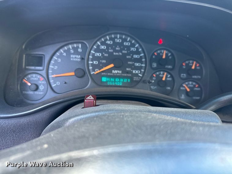 image for item DS2227 2002 Chevrolet Silverado 3500  flatbed pickup truck