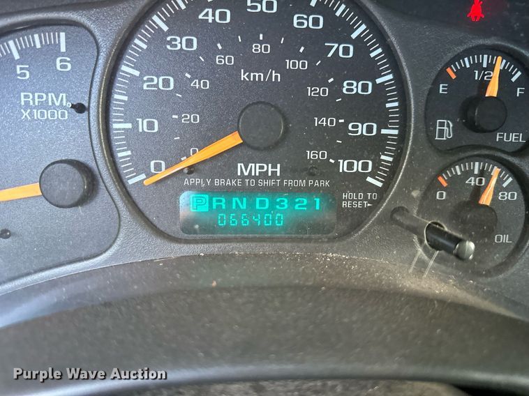 image for item DS2227 2002 Chevrolet Silverado 3500  flatbed pickup truck