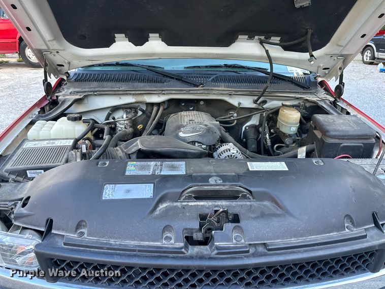 image for item DS2227 2002 Chevrolet Silverado 3500  flatbed pickup truck