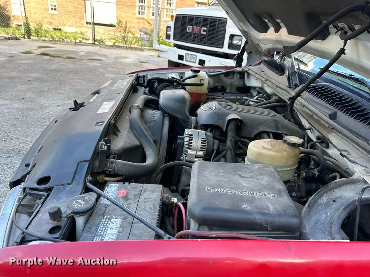 image for item DS2227 2002 Chevrolet Silverado 3500  flatbed pickup truck