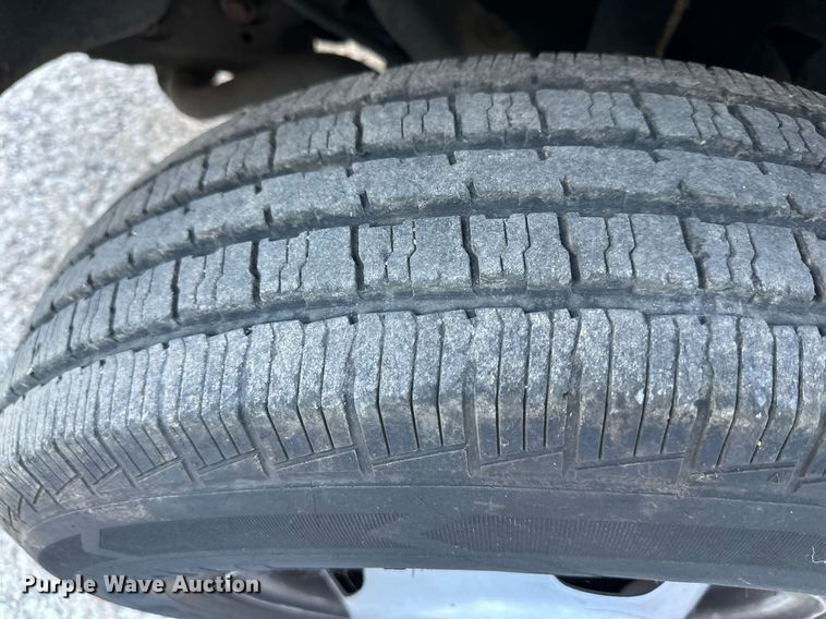 image for item DS2227 2002 Chevrolet Silverado 3500  flatbed pickup truck