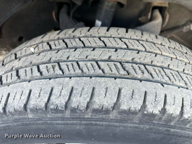 image for item DS2227 2002 Chevrolet Silverado 3500  flatbed pickup truck