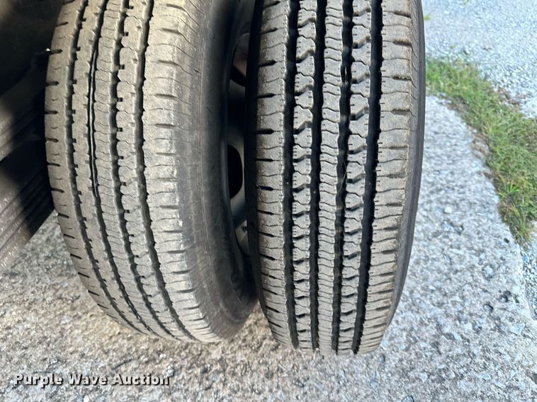 image for item DS2227 2002 Chevrolet Silverado 3500  flatbed pickup truck