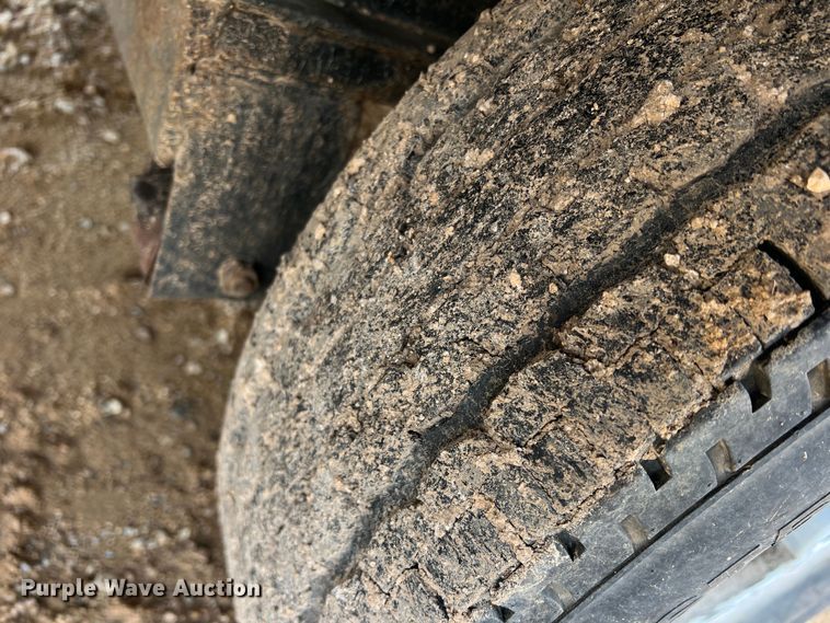 image for item DS2381 2018 Big Tex 140A-20BK-8SIR  equipment trailer