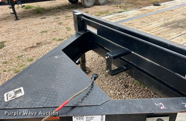 image for item DS2416 2019 Sure-Trac ST10220LPD02A-B-150  equipment trailer