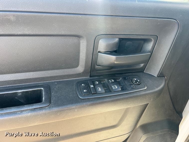 image for item DS2456 2018 Dodge Ram 5500  Crew Cab flatbed truck