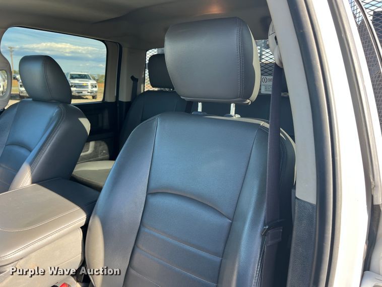 image for item DS2456 2018 Dodge Ram 5500  Crew Cab flatbed truck