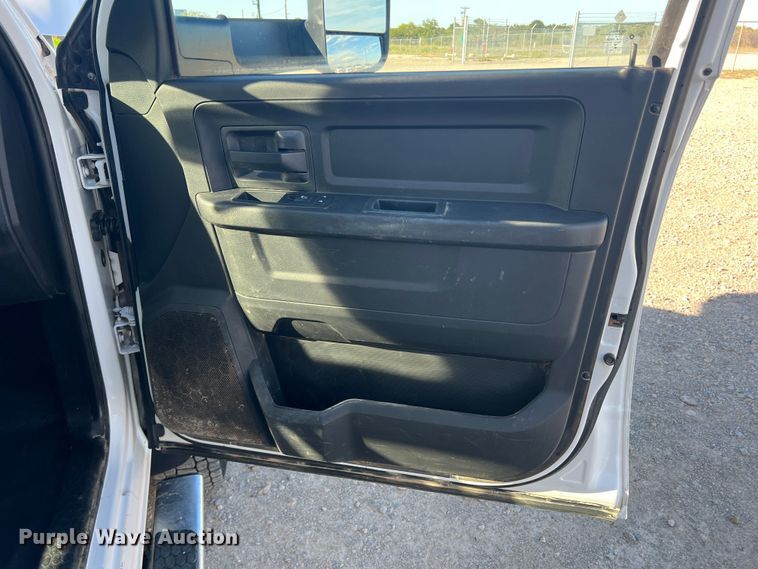 image for item DS2456 2018 Dodge Ram 5500  Crew Cab flatbed truck