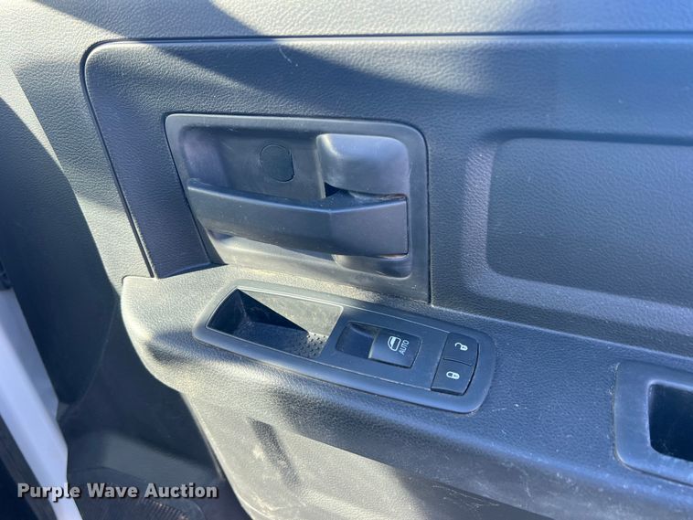 image for item DS2456 2018 Dodge Ram 5500  Crew Cab flatbed truck