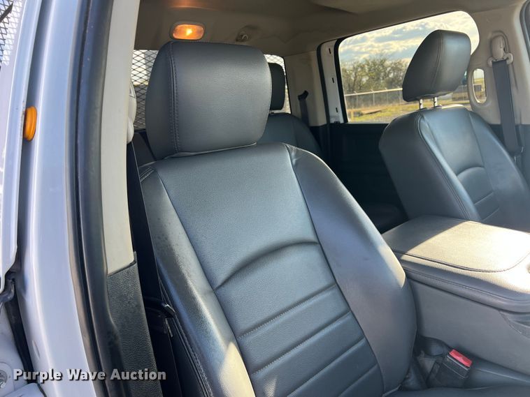 image for item DS2456 2018 Dodge Ram 5500  Crew Cab flatbed truck