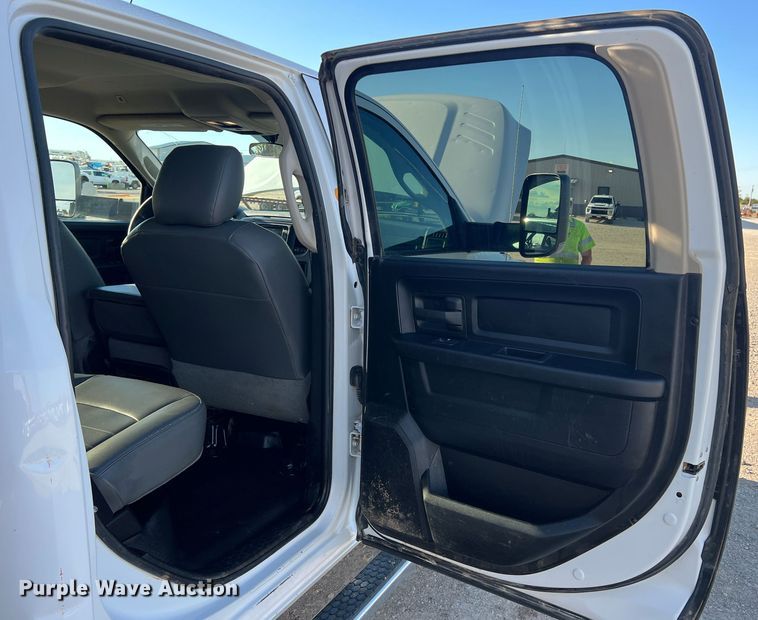 image for item DS2456 2018 Dodge Ram 5500  Crew Cab flatbed truck