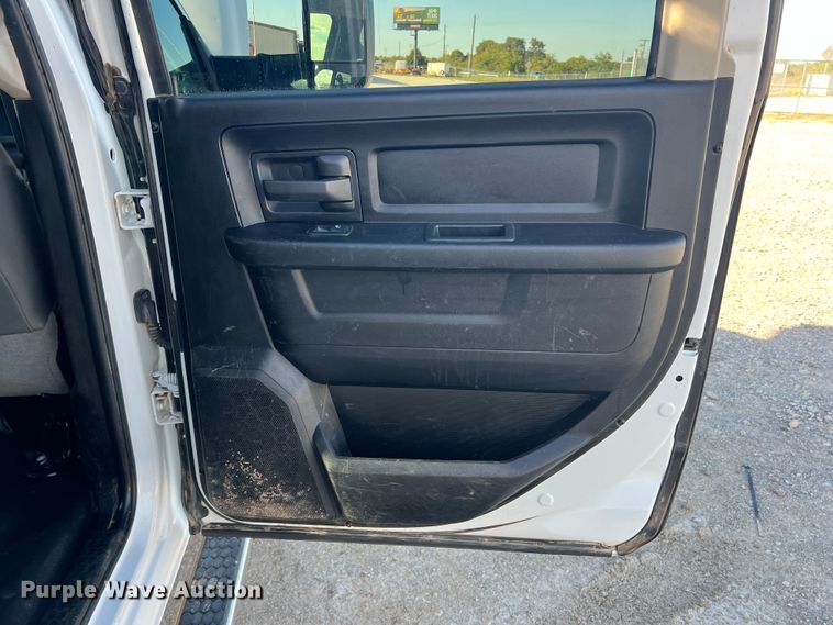 image for item DS2456 2018 Dodge Ram 5500  Crew Cab flatbed truck