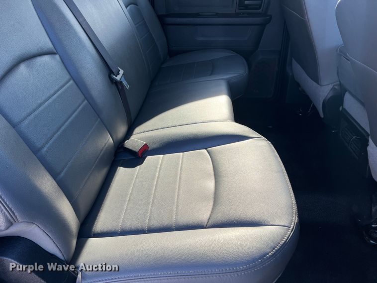 image for item DS2456 2018 Dodge Ram 5500  Crew Cab flatbed truck