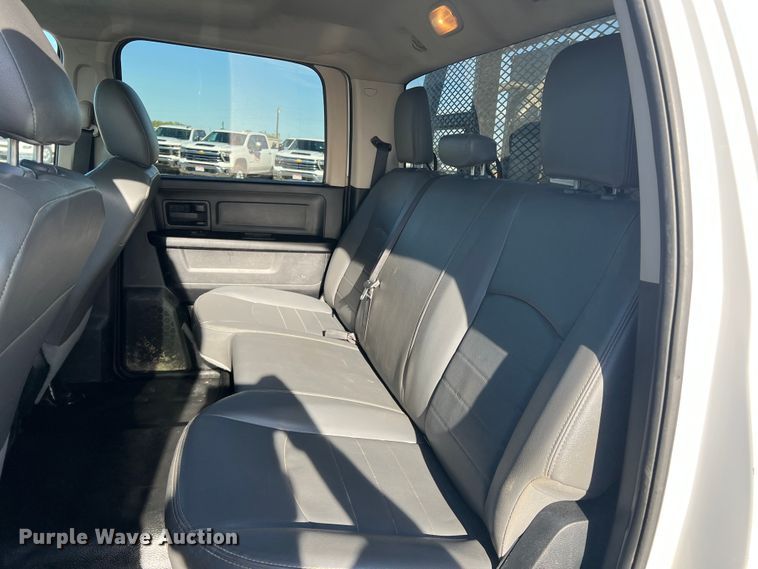 image for item DS2456 2018 Dodge Ram 5500  Crew Cab flatbed truck