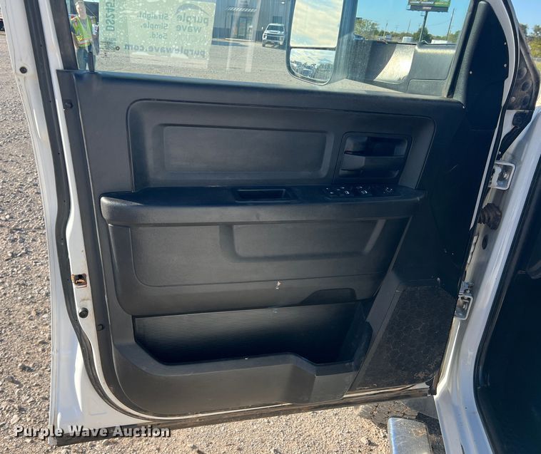 image for item DS2457 2018 Dodge Ram 5500  Crew Cab flatbed truck