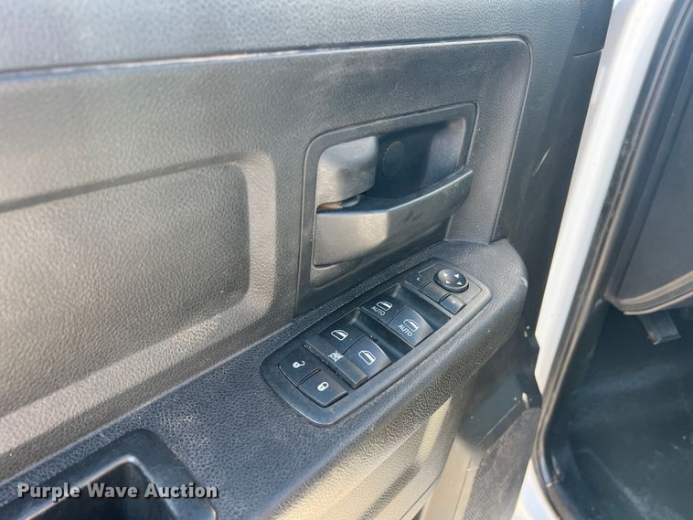 image for item DS2457 2018 Dodge Ram 5500  Crew Cab flatbed truck