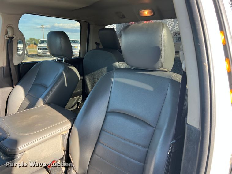 image for item DS2457 2018 Dodge Ram 5500  Crew Cab flatbed truck