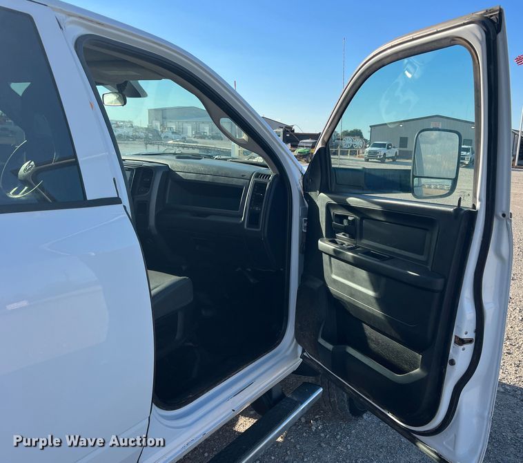 image for item DS2457 2018 Dodge Ram 5500  Crew Cab flatbed truck