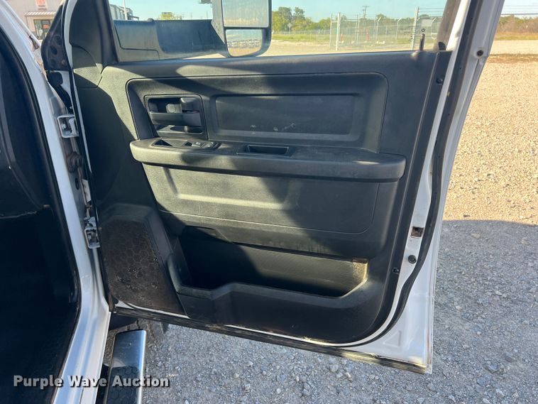 image for item DS2457 2018 Dodge Ram 5500  Crew Cab flatbed truck