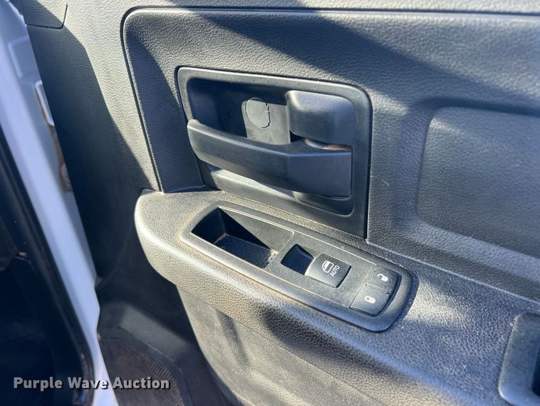 image for item DS2457 2018 Dodge Ram 5500  Crew Cab flatbed truck