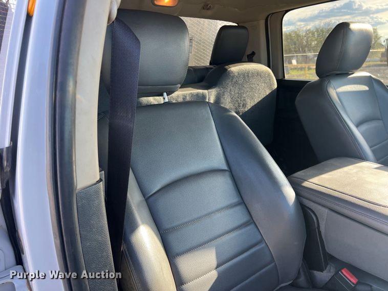 image for item DS2457 2018 Dodge Ram 5500  Crew Cab flatbed truck