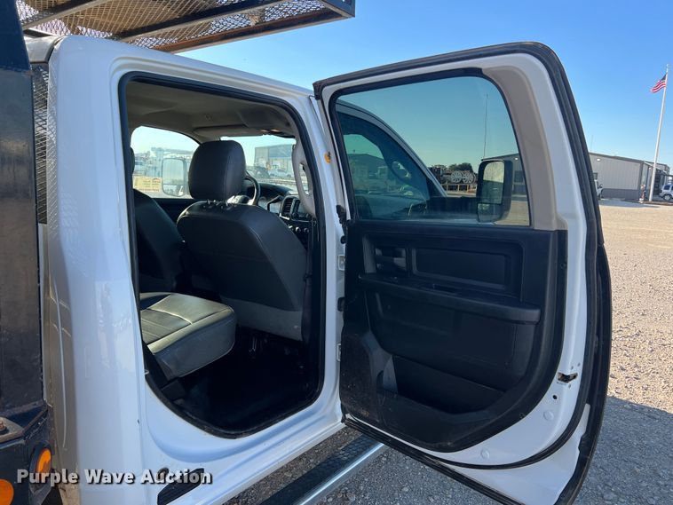image for item DS2457 2018 Dodge Ram 5500  Crew Cab flatbed truck