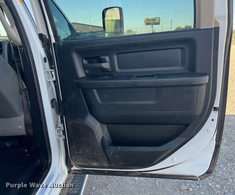 image for item DS2457 2018 Dodge Ram 5500  Crew Cab flatbed truck