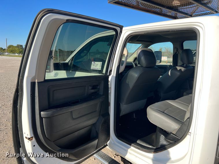 image for item DS2457 2018 Dodge Ram 5500  Crew Cab flatbed truck