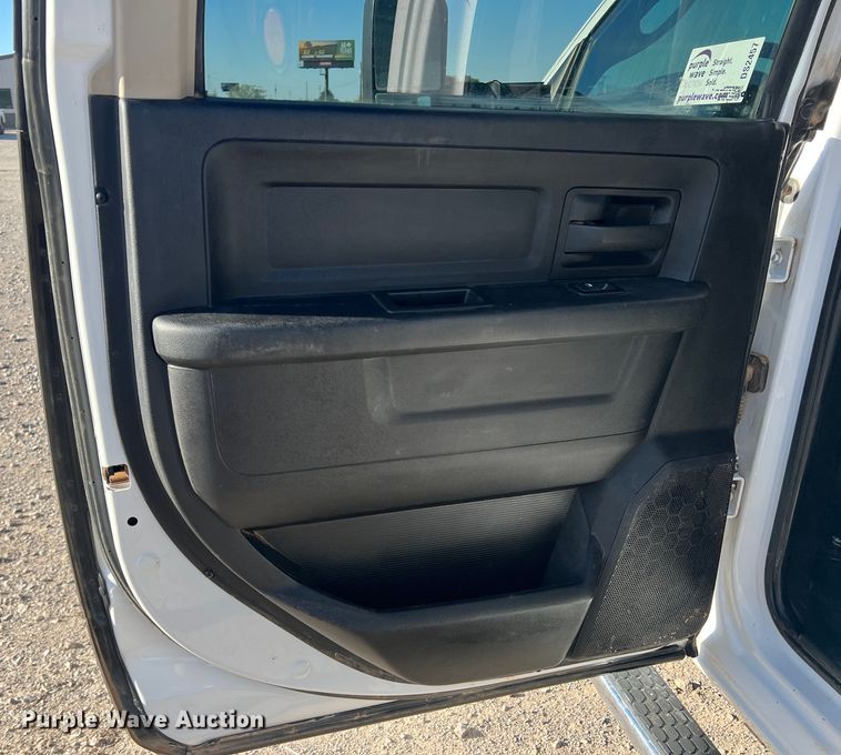 image for item DS2457 2018 Dodge Ram 5500  Crew Cab flatbed truck