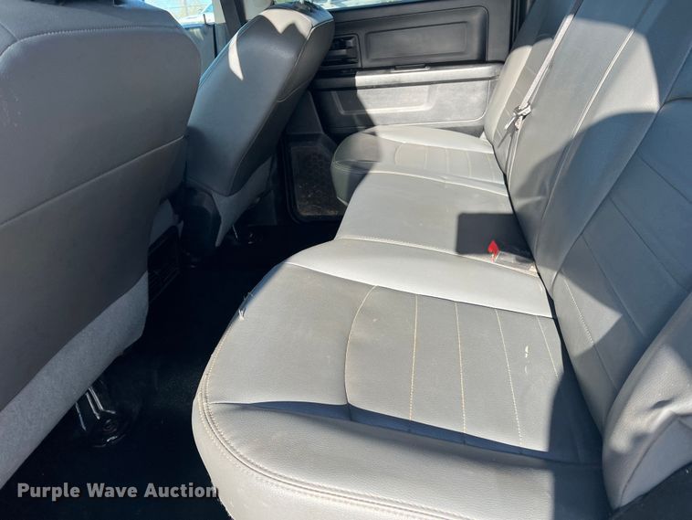 image for item DS2457 2018 Dodge Ram 5500  Crew Cab flatbed truck