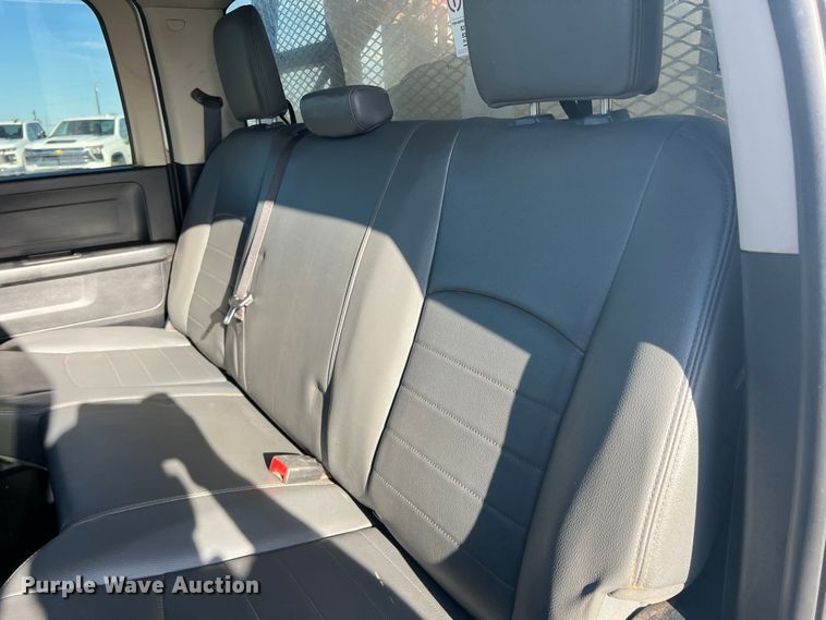 image for item DS2457 2018 Dodge Ram 5500  Crew Cab flatbed truck