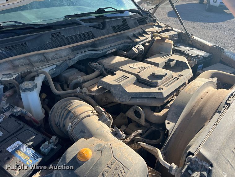 image for item DS2457 2018 Dodge Ram 5500  Crew Cab flatbed truck