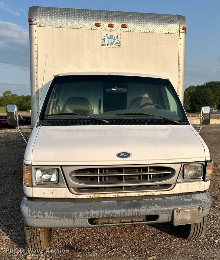 image for item DS6430 2002 Ford E350 Super Duty  box truck
