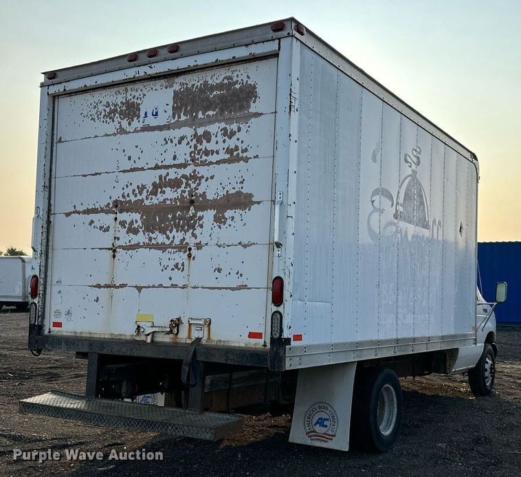 image for item DS6430 2002 Ford E350 Super Duty  box truck