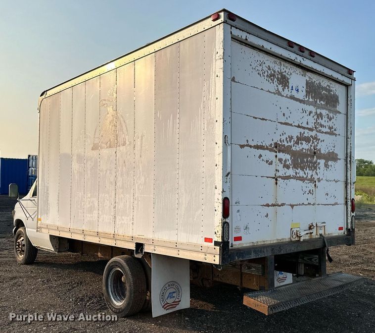 image for item DS6430 2002 Ford E350 Super Duty  box truck