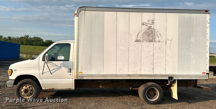 image for item DS6430 2002 Ford E350 Super Duty  box truck